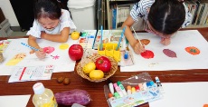 児童画クラス<br>見てるとお腹が空いてきちゃう