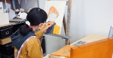 児童画クラスのHちゃんも油絵で自画像