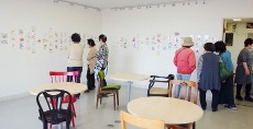 「元気の出る絵手紙展」<br>展覧会1日め