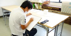 一般学生クラス「基礎デッサン」<br>丁寧に個別指導します
