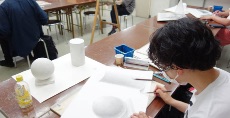 一般クラス・学生クラスの授業風景<br>基礎デッサンの様子