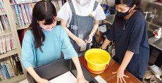 児童画クラス<br>マーブリングは簡単で楽しい!