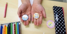 児童画クラス4月のテーマ「缶バッジを作ろう!」