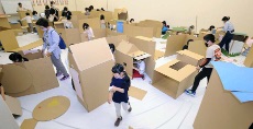 テーマはダンボールで「巨大秘密基地を作ろう!」