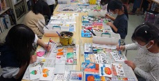 児童画クラス絵手紙制作風景