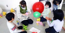 児童画クラスバルーンアート合作