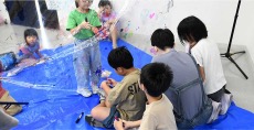 児童画クラス「空中画を合作しよう」
